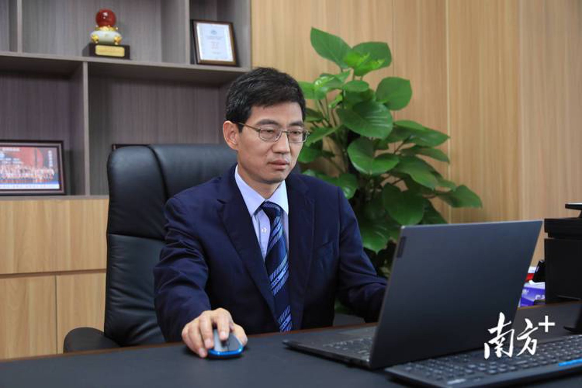 百能特照明